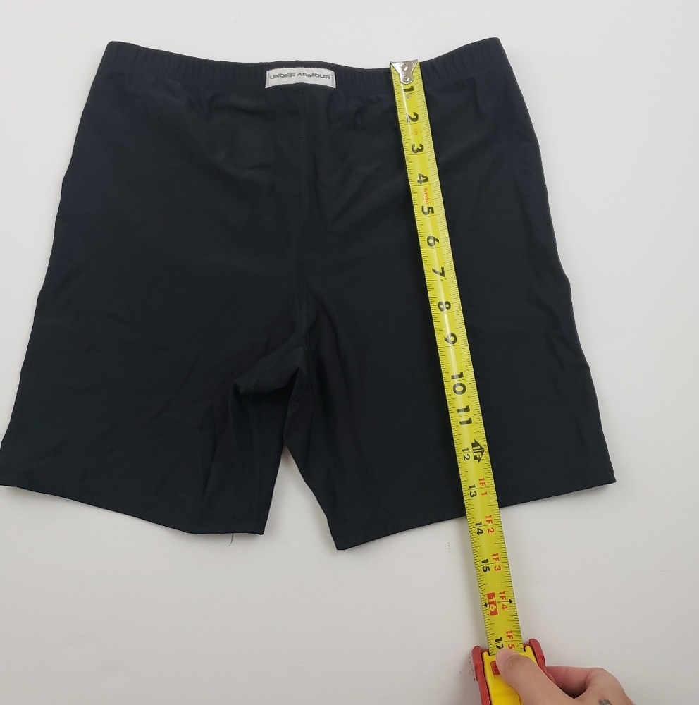 Under Armour Womens Solid Black Fitted Shorts Lrg - image 2
